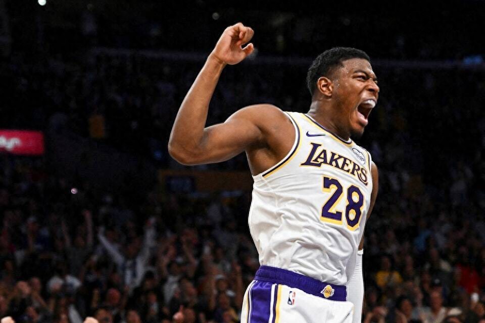 場均13+5+41%三分命中率！湖人用他換威金斯是大虧，東詹仍需要他