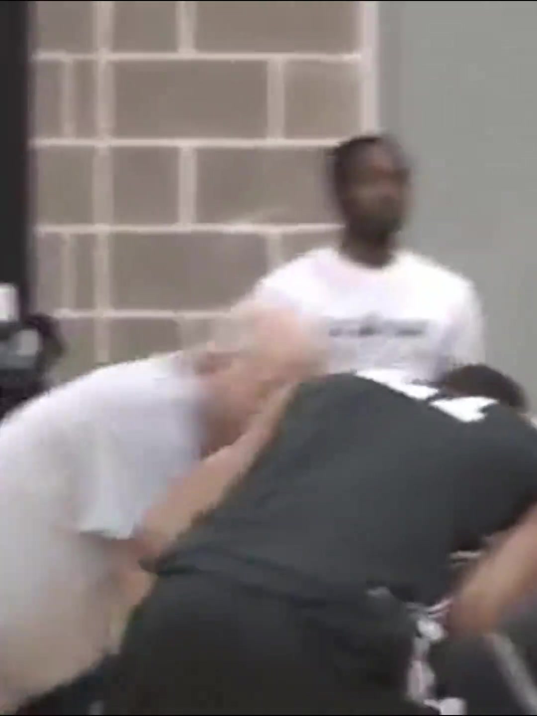 傳奇教頭謝幕波波維奇名場面訓(xùn)練期間暴打鄧肯