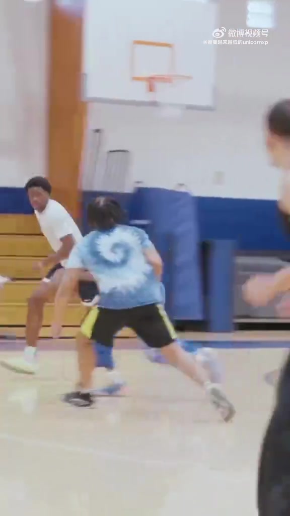 身體素質(zhì)真恐怖密西根州立大學前鋒Coen Carr扣碎籃板