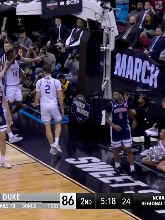 獨行俠球迷偷著樂弗拉格旱地拔蔥逆天排球大帽身體素質(zhì)太炸了