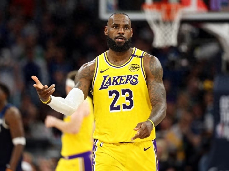 多少詹黑被打臉了？美媒辟謠詹姆斯續(xù)約問題，湖人百分百想留下他