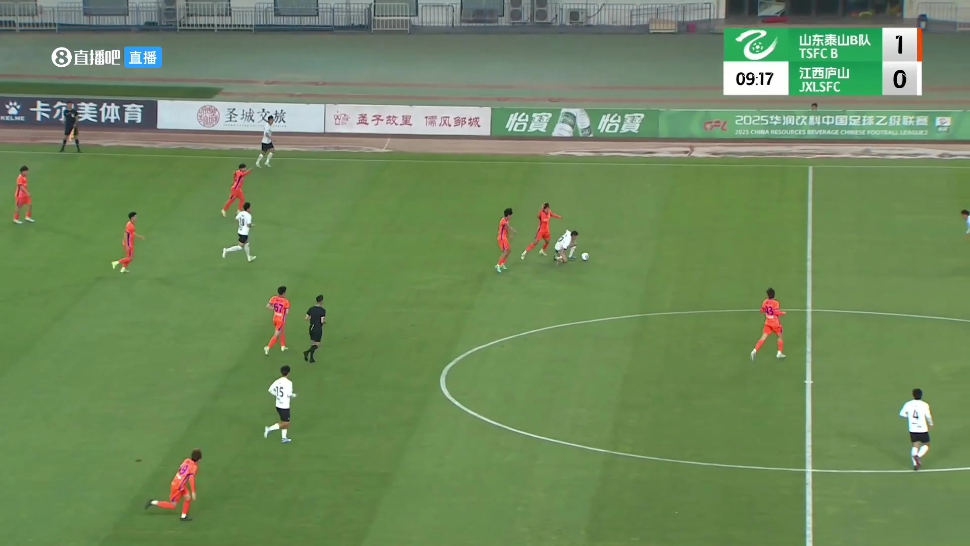 中乙驚現(xiàn)中圈吊射名場面這個(gè)門將在干嘛啊