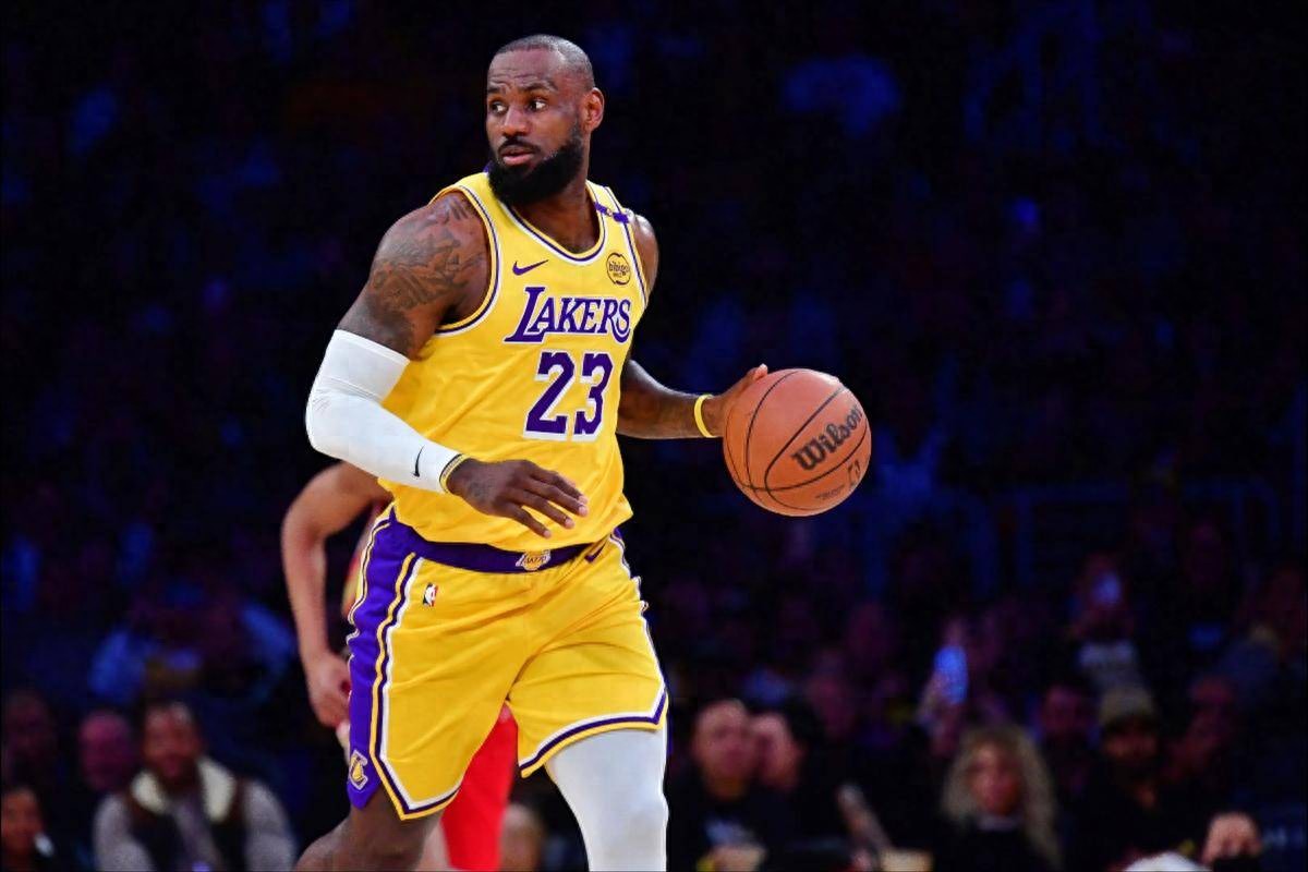 場(chǎng)均20分要1年3500萬(wàn)！湖人該擔(dān)心的不是詹姆斯，而是續(xù)約里夫斯