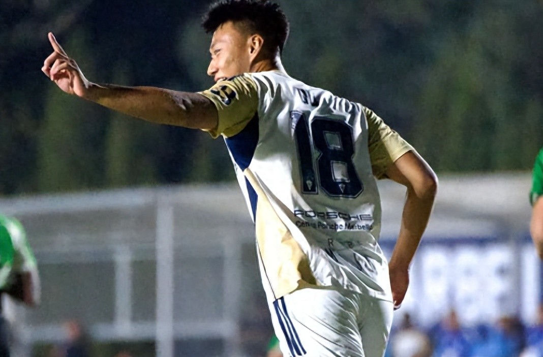 國(guó)足喜訊！20歲留洋新星頭球上演絕平，成封面人物，武磊后繼有人